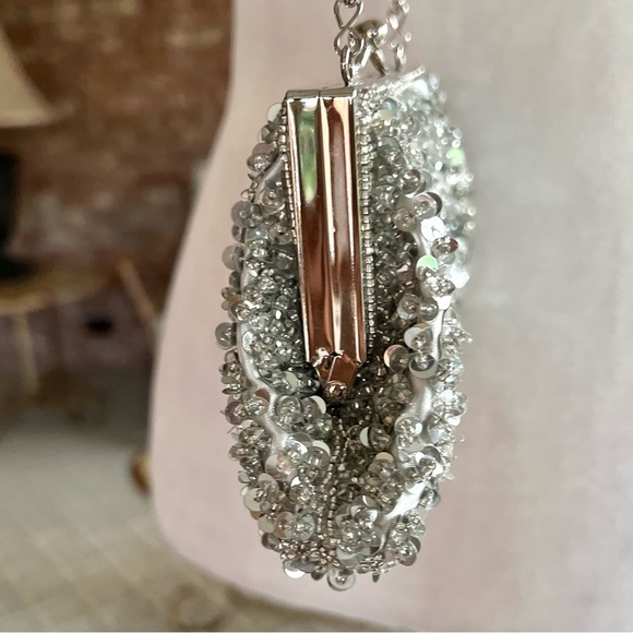 La Regale Bag Silver Sequin Mini Crossbody Purse Evening Cocktail Occasion - Picture 6 of 13